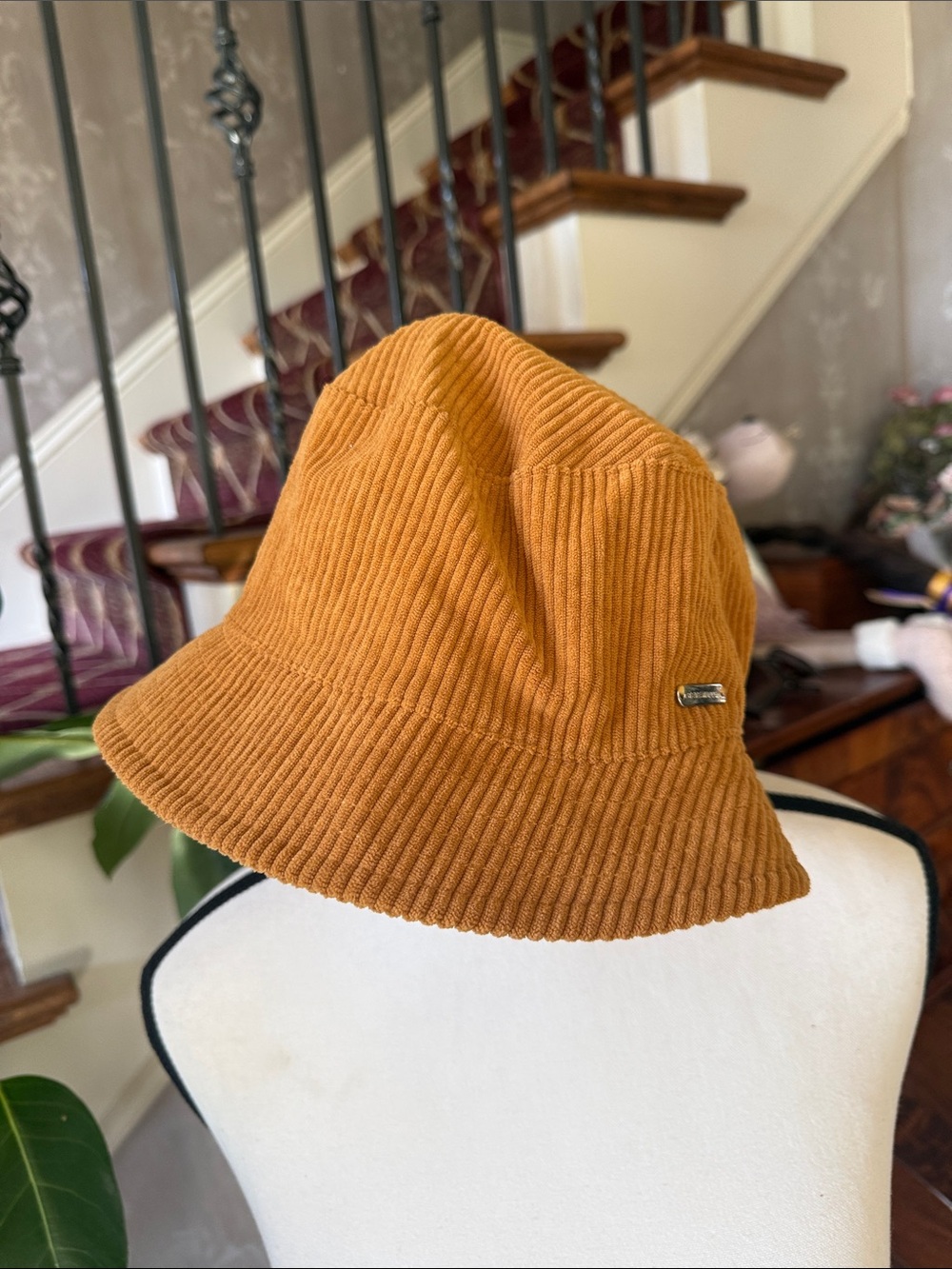 STEVE MADDEN corduroy, bucket hat, excellent condition